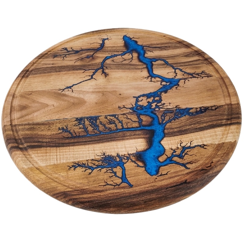 Drveni okretni pladanj 30 cm – s dekorativnim motivom Lichtenbergove figure (smola)